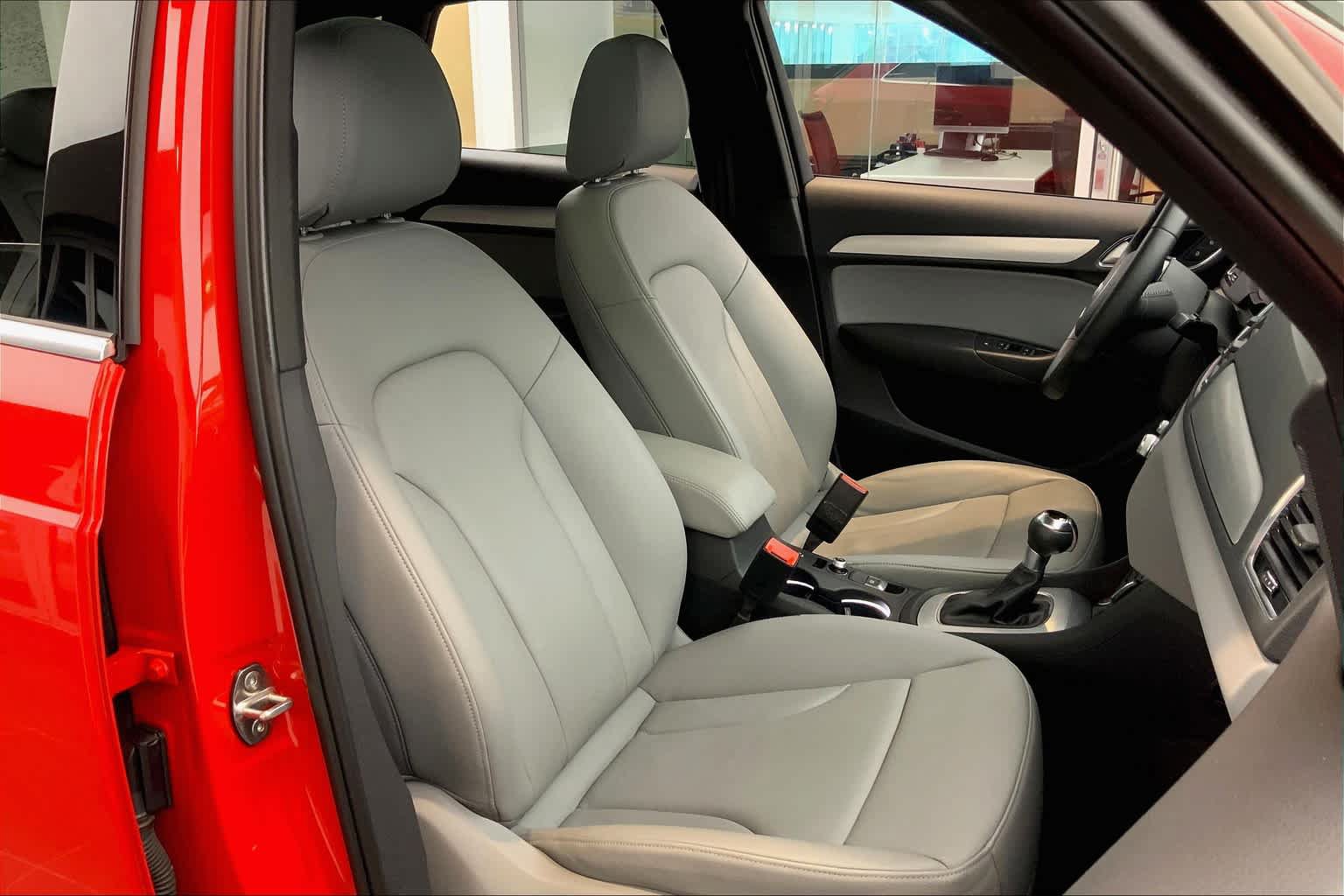 Used 2017 Audi Q3 2.0T Premium Plus w/ Premium Plus Package FWD image 8