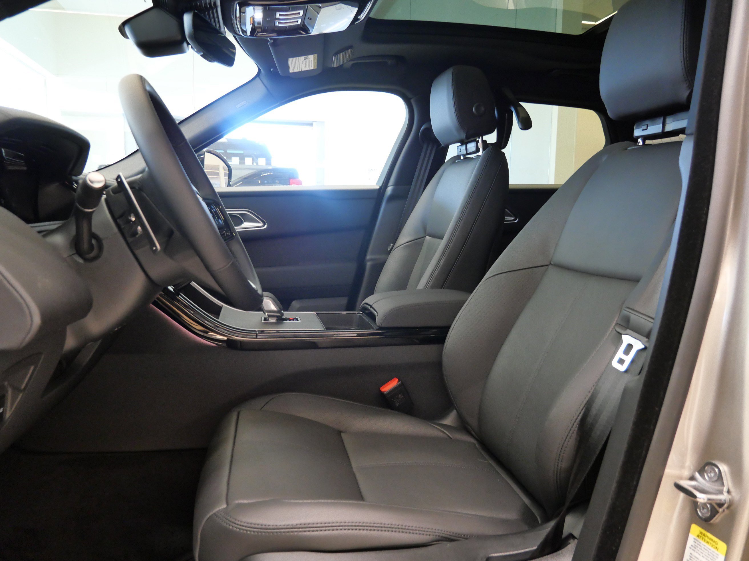 New 2026 Land Rover Range Rover Velar Dynamic SE AWD/4WD image 3