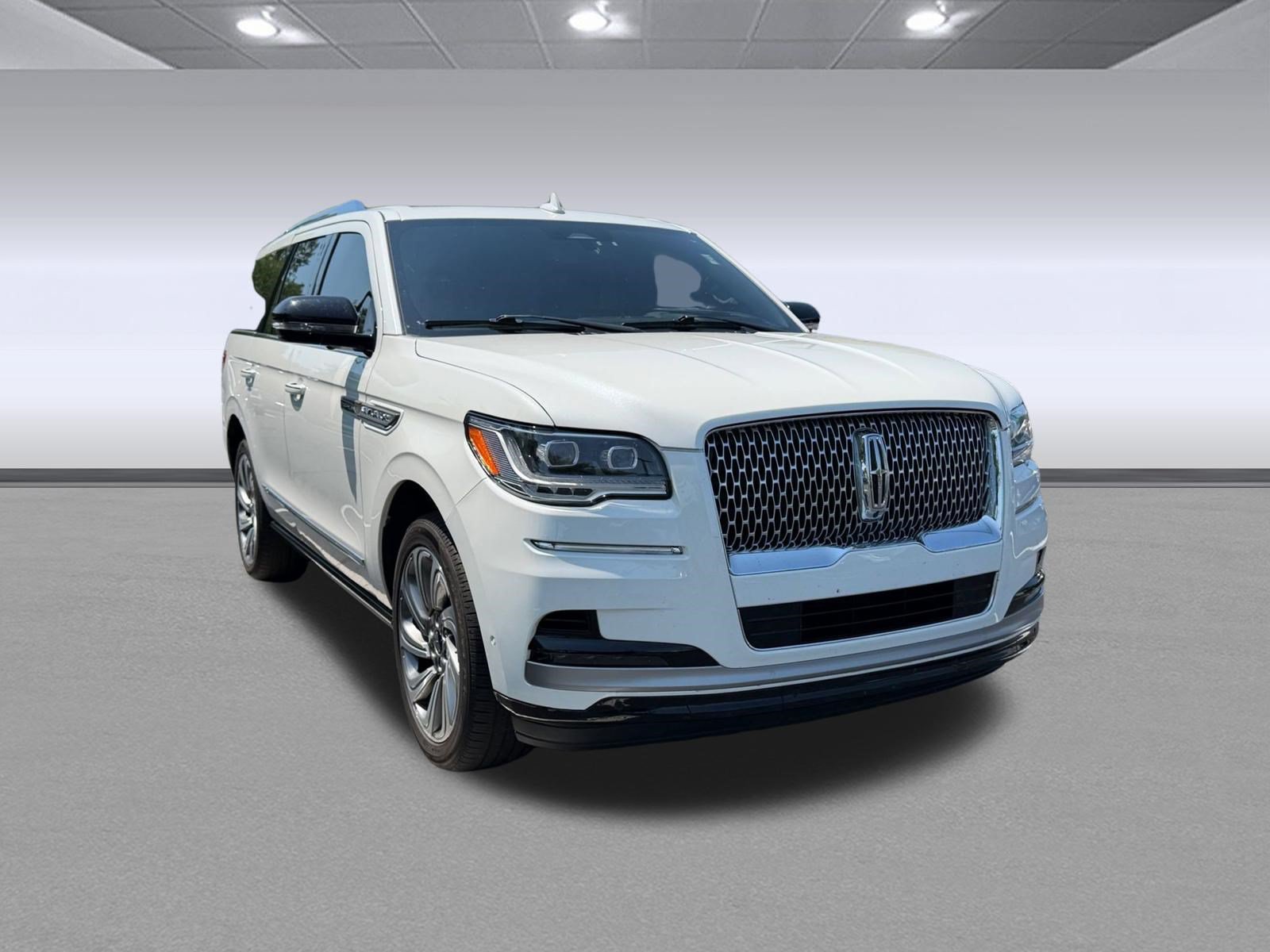 Used 2022 Lincoln Navigator Reserve AWD/4WD image 5