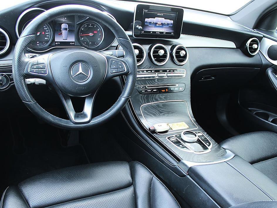 Used 2019 Mercedes-Benz GLC 300 w/ Premium Package image 9