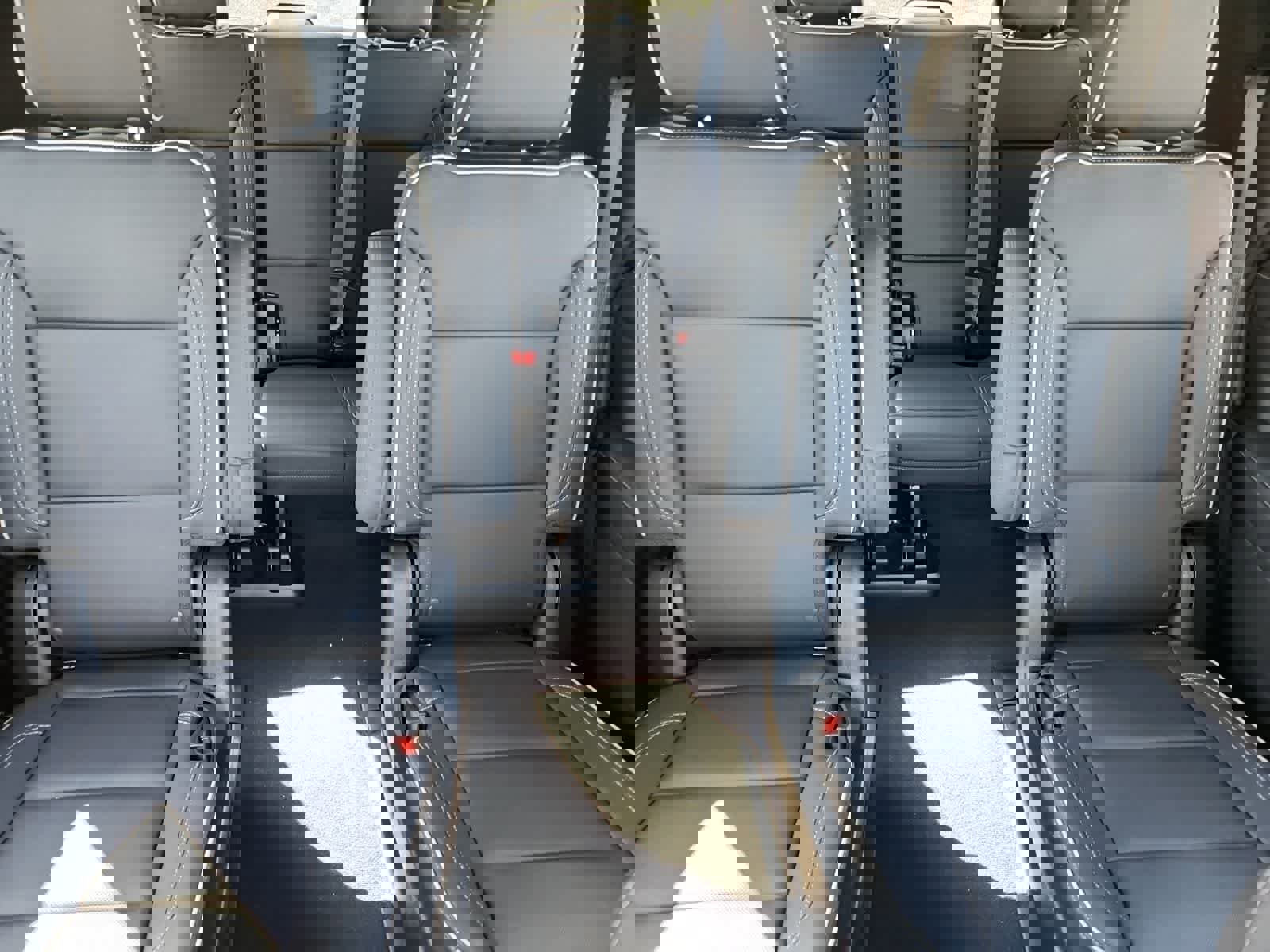 Used 2023 GMC Yukon SLT w/ SLT Premium Package image 24