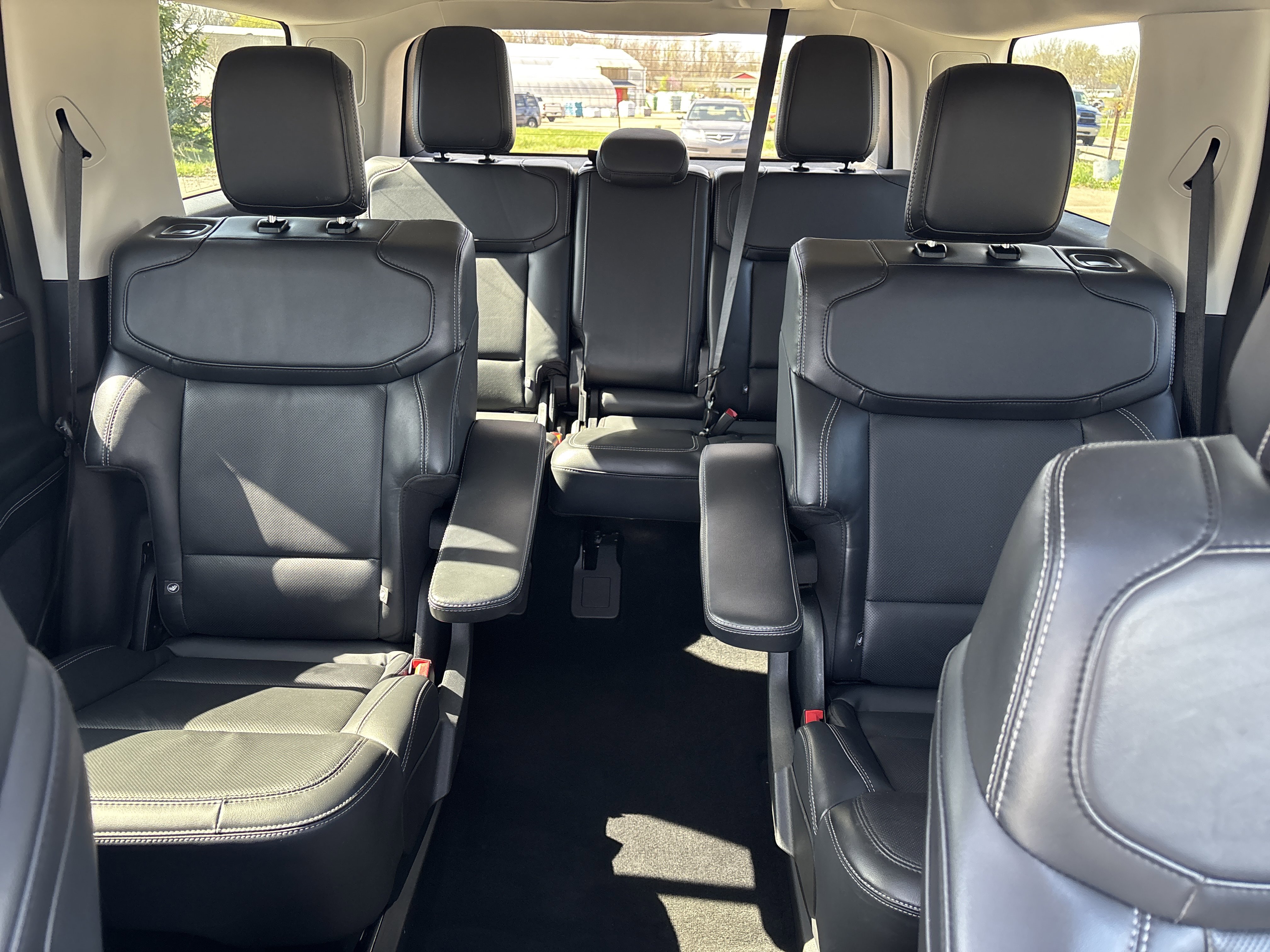 Used 2025 Ford Expedition Platinum AWD/4WD image 30