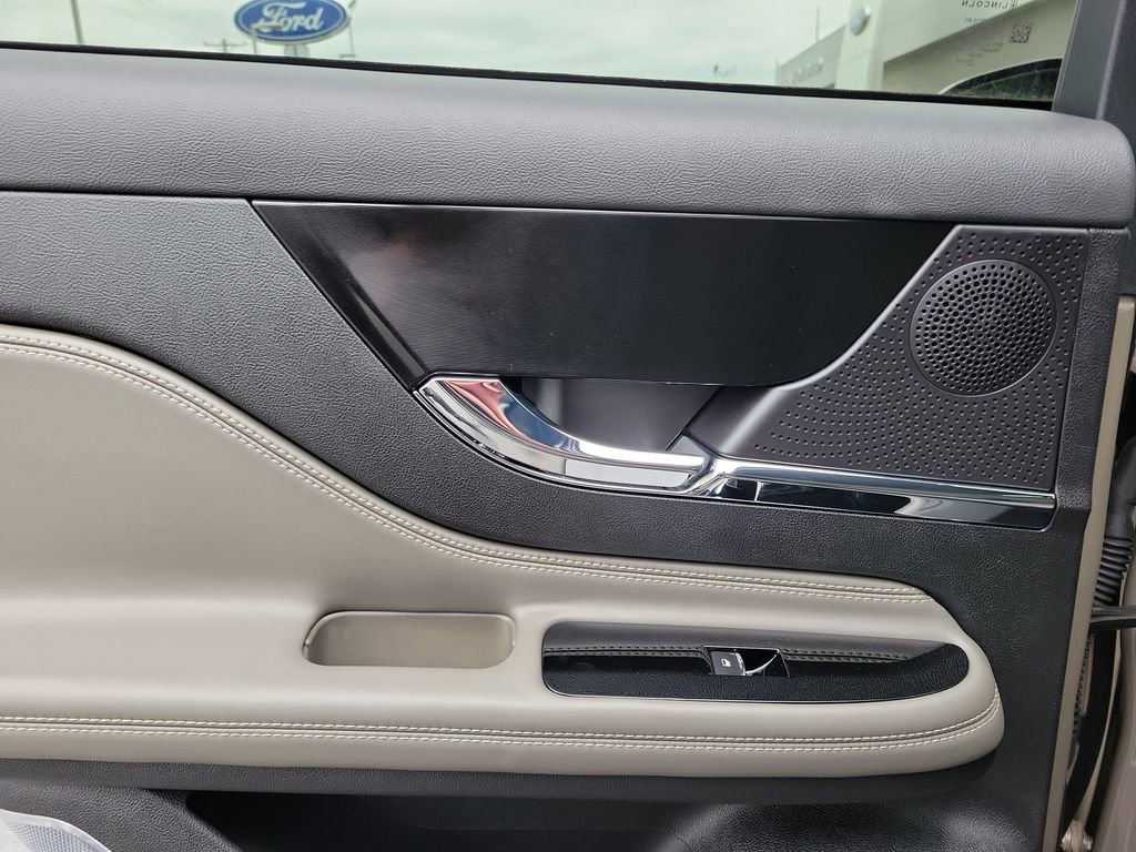 New 2026 Lincoln Corsair Premiere image 14