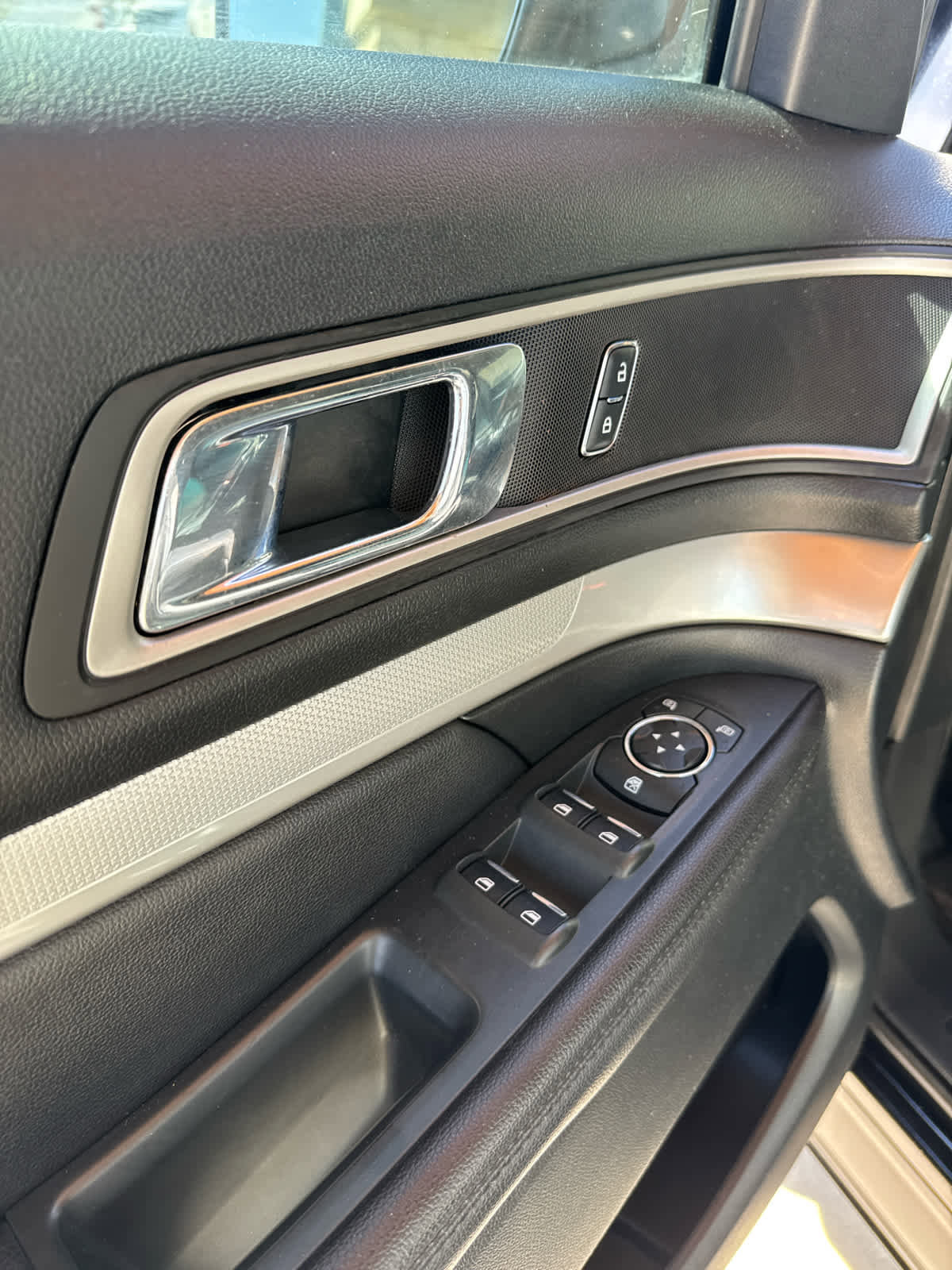 Used 2017 Ford Explorer XLT w/ Equipment Group 201A image 10