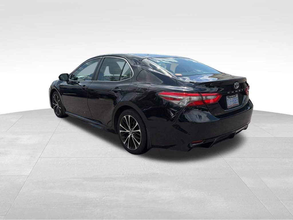 Used 2018 Toyota Camry SE FWD image 5