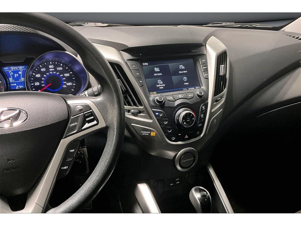 Used 2016 Hyundai Veloster image 7