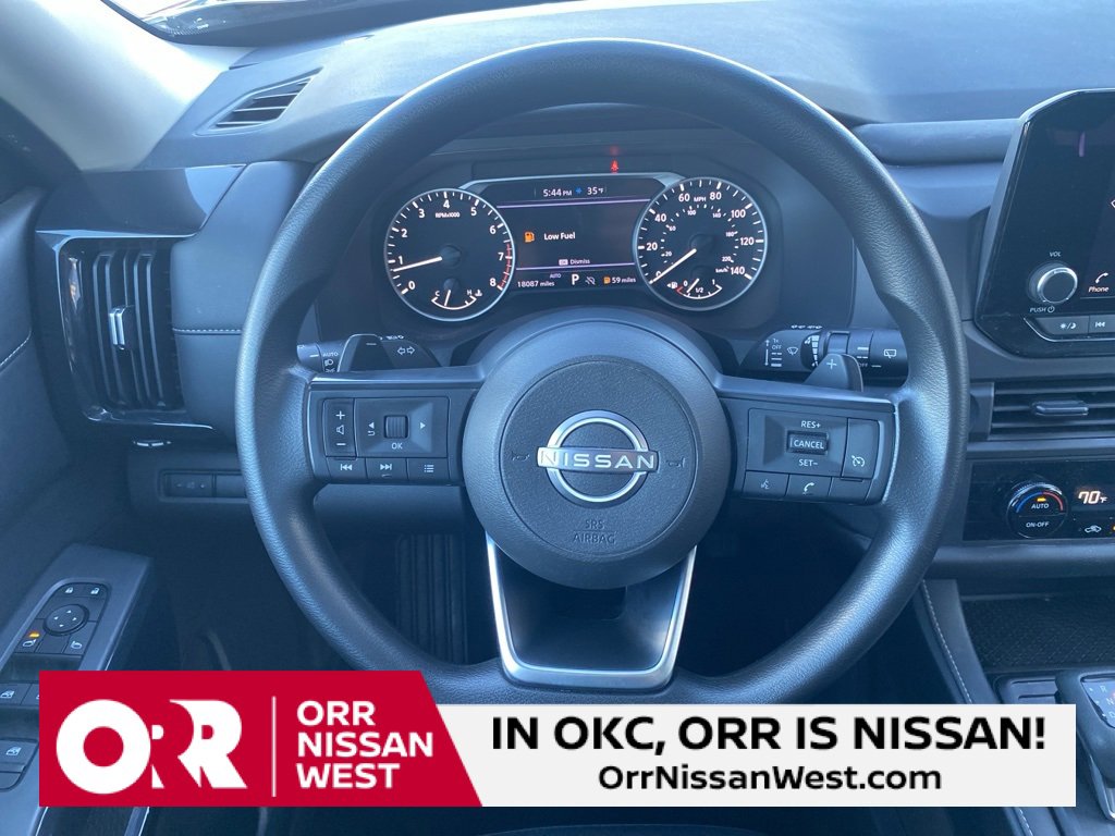 Used 2024 Nissan Pathfinder S image 22