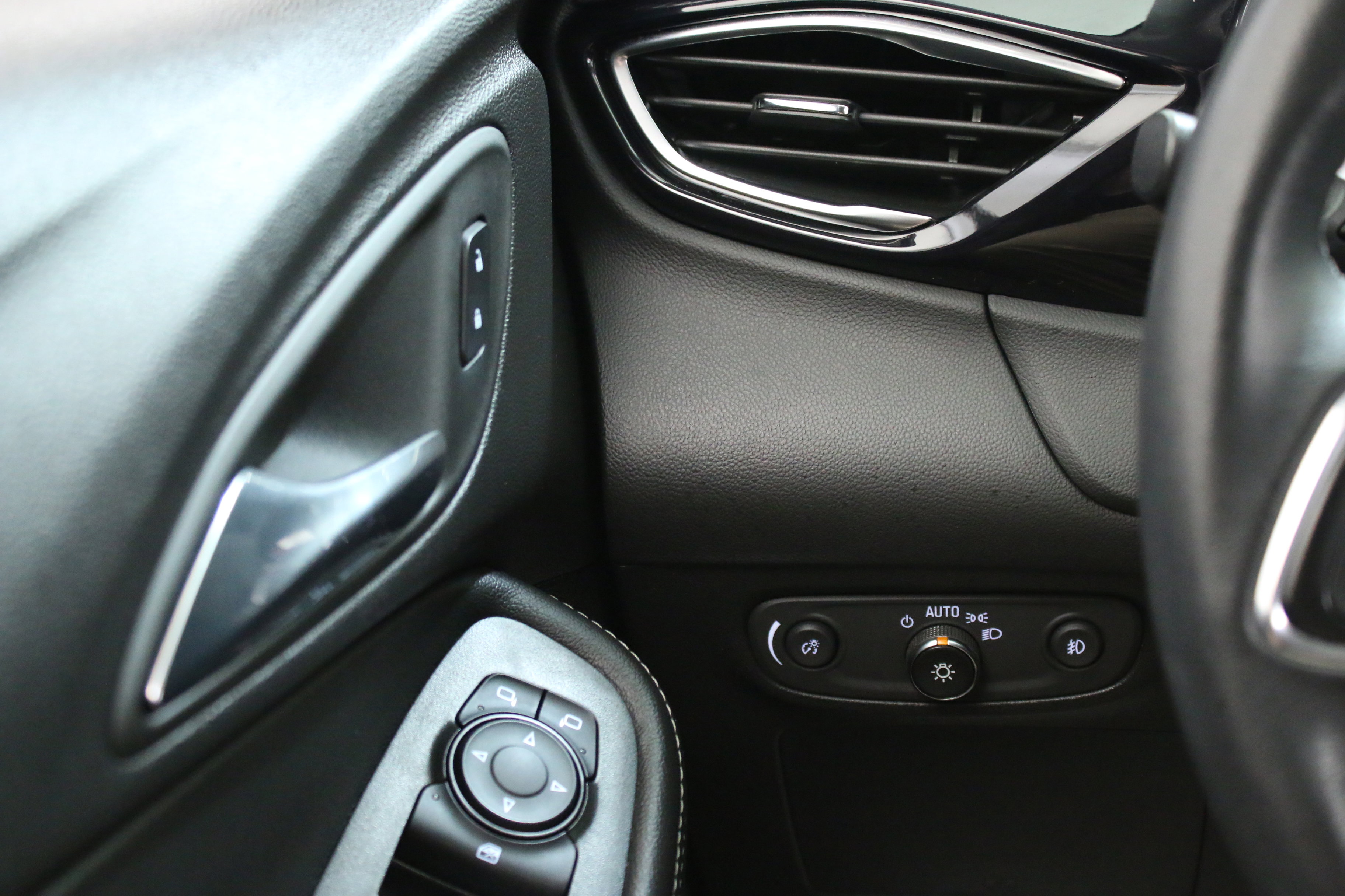 Used 2023 Buick Encore GX Select w/ Sport Touring Package FWD image 16