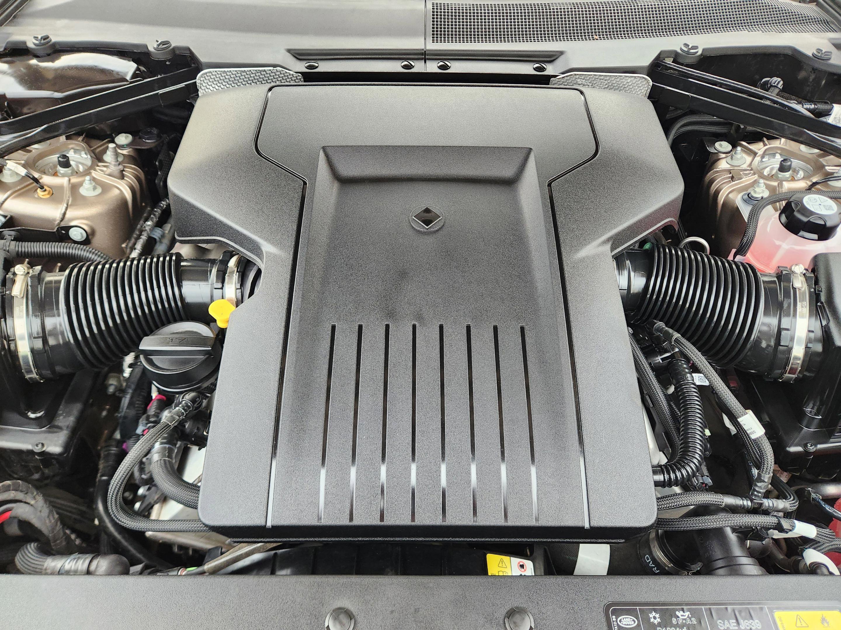 Used 2025 Land Rover Defender 110 image 28