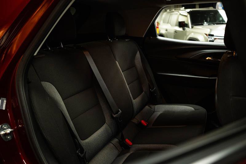 Used 2022 Chevrolet TrailBlazer LT w/ Confidence II Package FWD image 11