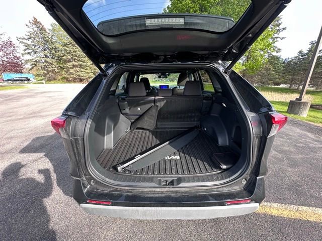 Used 2023 Toyota RAV4 SE w/ Convenience Package AWD/4WD image 10