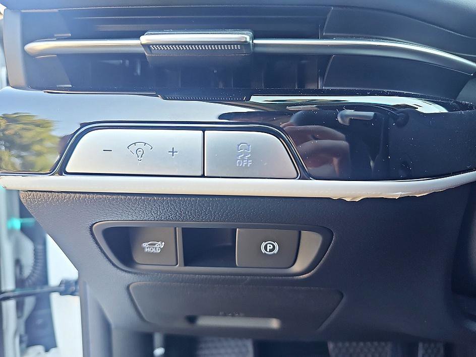 Used 2025 Genesis G80 2.5T Advanced image 17