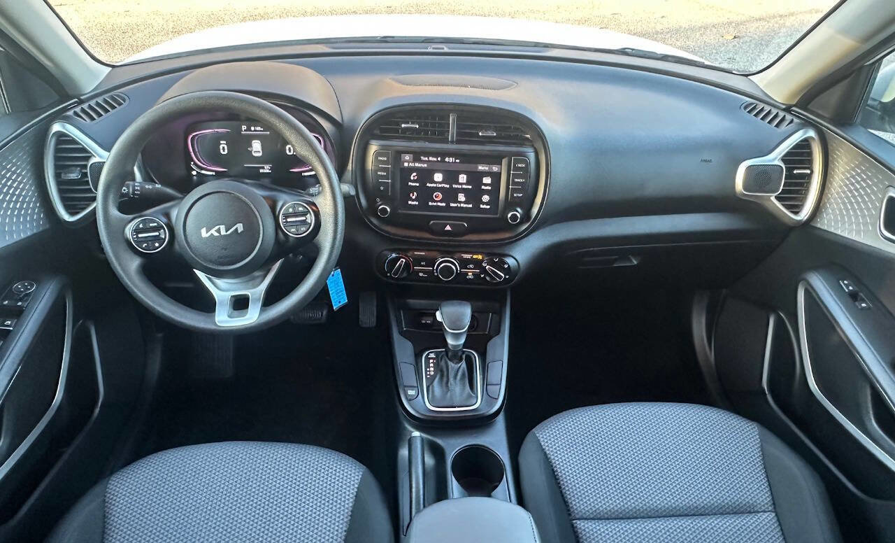 Used 2024 Kia Soul LX w/ Option Group 015 image 22