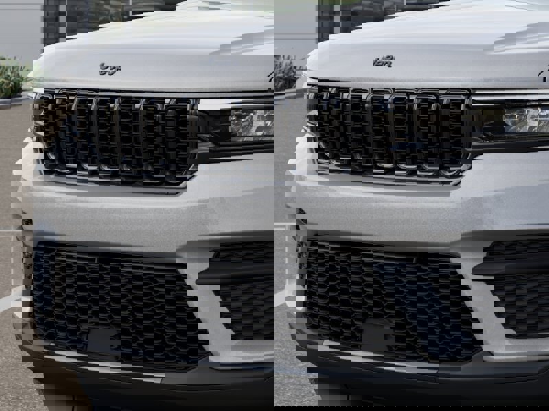 New 2025 Jeep Grand Cherokee Altitude image 11