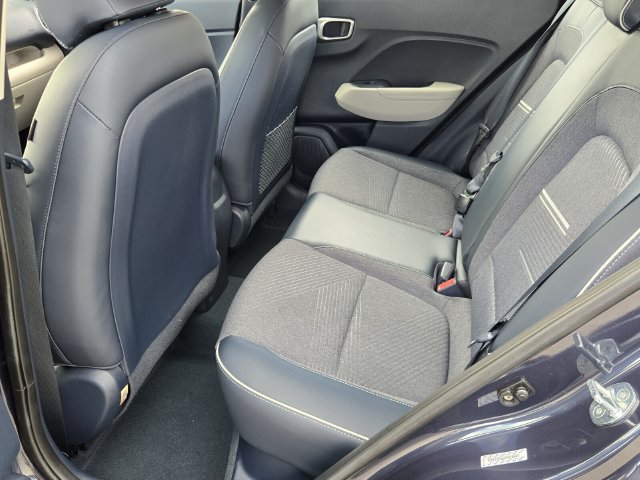 Used 2023 Hyundai Venue Limited w/ Cargo Package FWD image 11