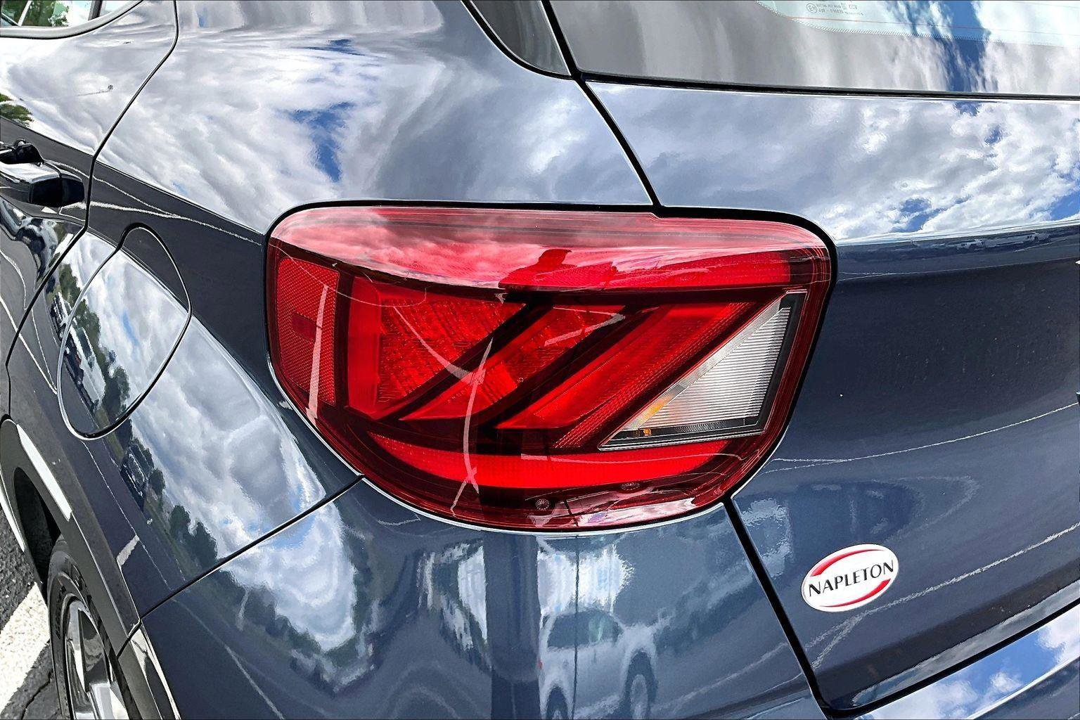Used 2024 Hyundai Venue Limited FWD image 30