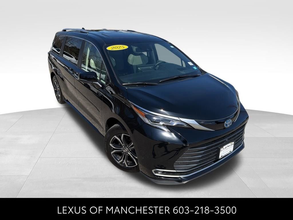 Used 2025 Toyota Sienna Platinum image 3