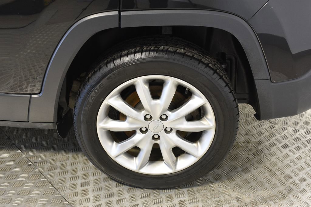 Used 2016 Jeep Cherokee Limited image 36