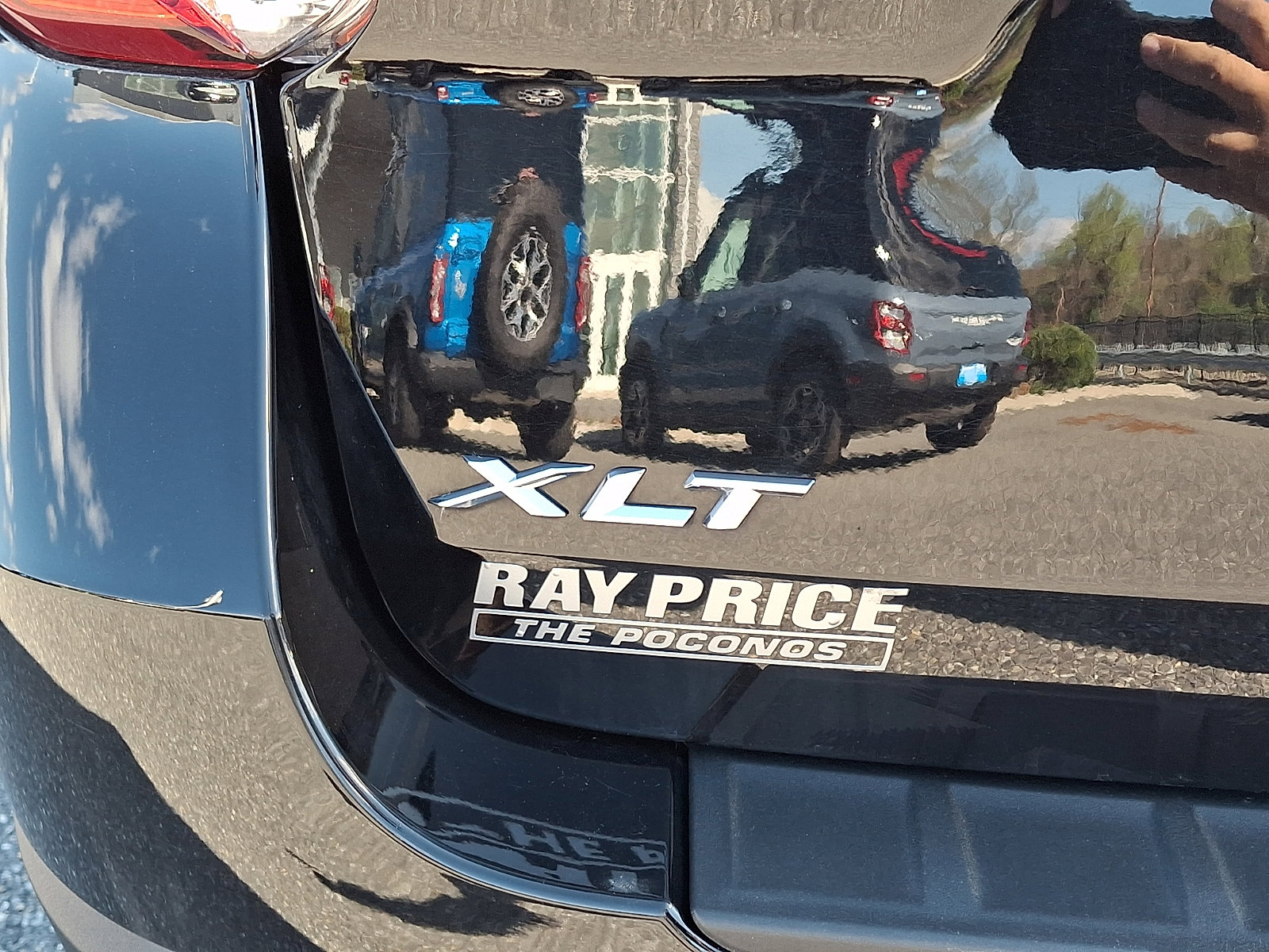 Used 2023 Ford Explorer XLT AWD/4WD image 31