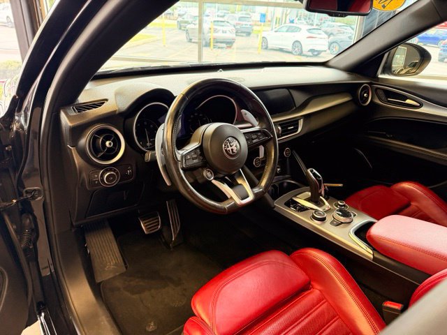 Used 2022 Alfa Romeo Stelvio Veloce AWD/4WD image 16