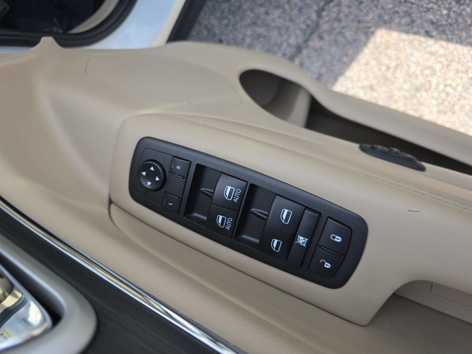 Used 2021 Jeep Grand Cherokee Limited w/ Luxury Group II AWD/4WD image 30
