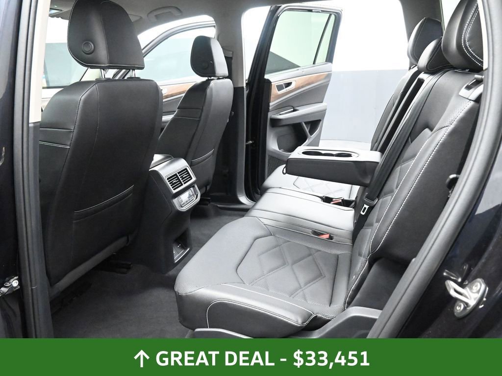 Used 2025 Volkswagen Atlas SE image 30