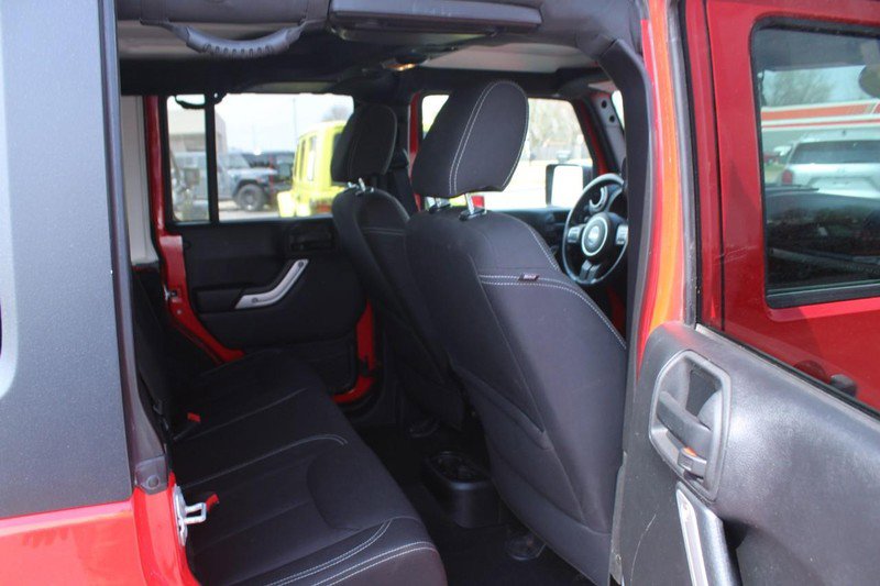 Used 2015 Jeep Wrangler Unlimited Sahara image 12
