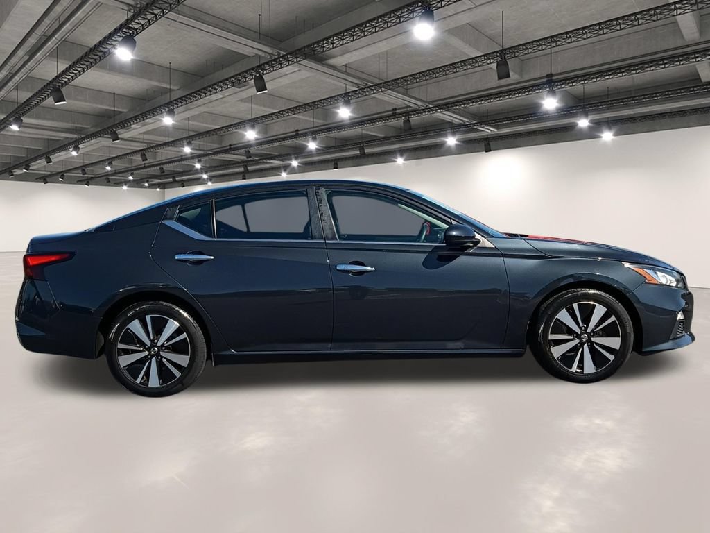 Used 2022 Nissan Altima 2.5 SV FWD image 17