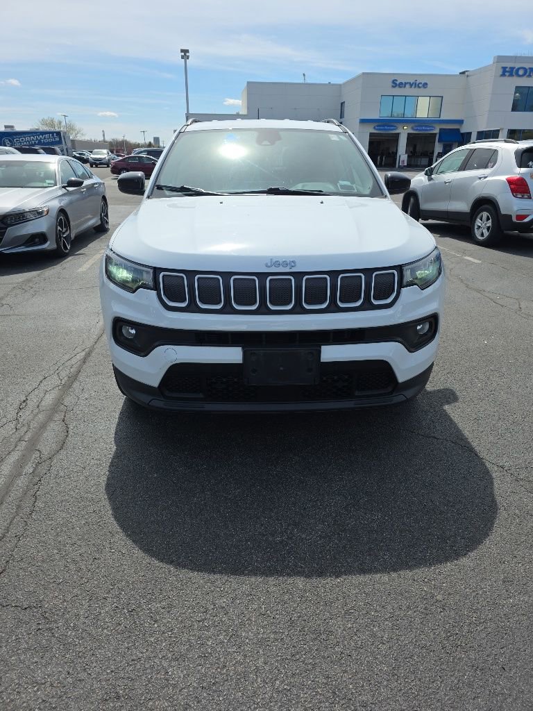 Used 2022 Jeep Compass Latitude image 2