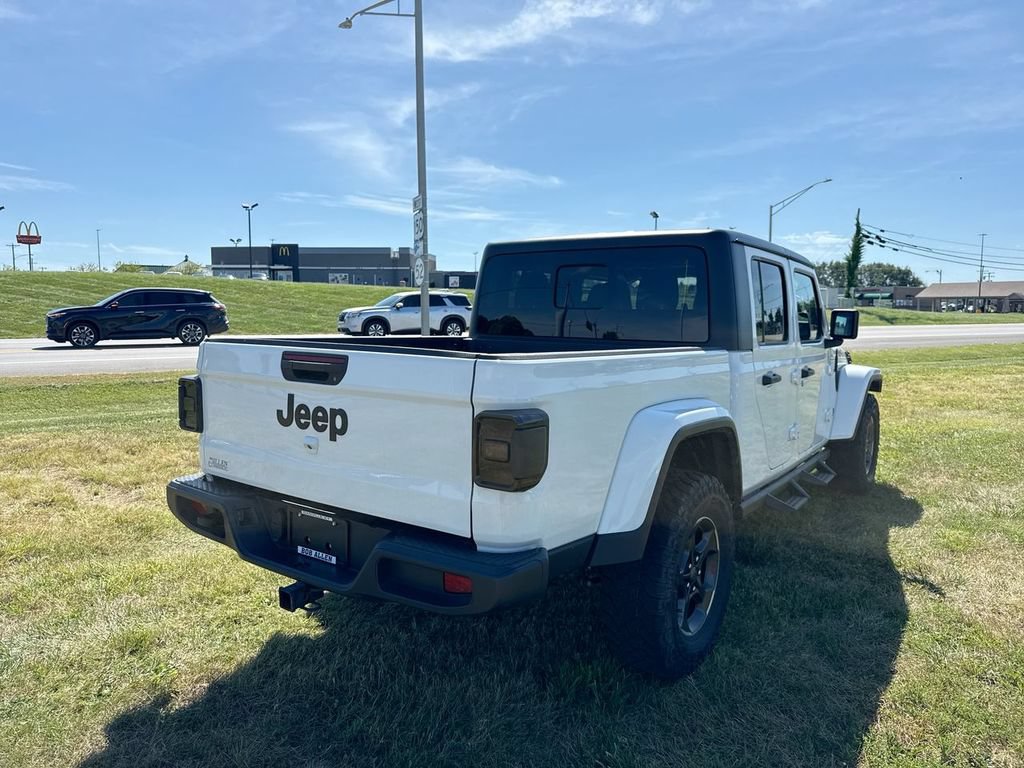 Used 2023 Jeep Gladiator Sport AWD/4WD image 13
