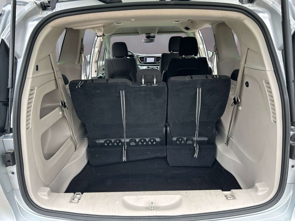 Used 2023 Chrysler Voyager LX FWD image 13