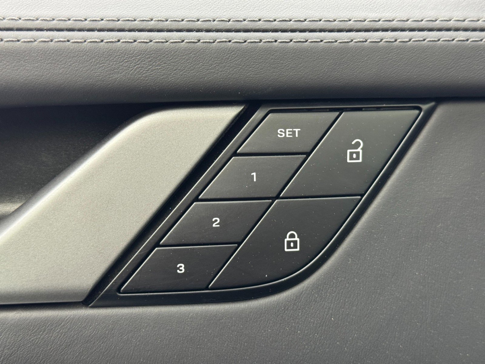 Used 2024 Porsche 911 Targa 4 w/ Premium Package image 16