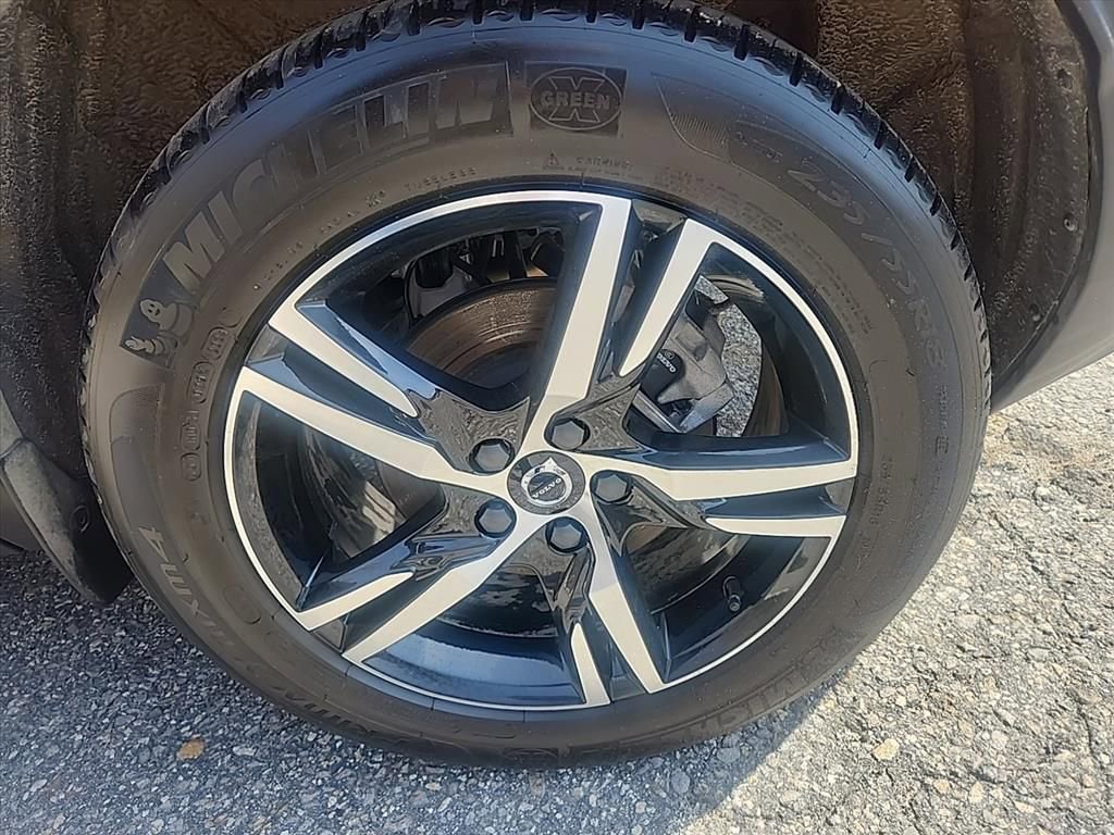 Certified 2025 Volvo XC40 B5 Core AWD/4WD image 10