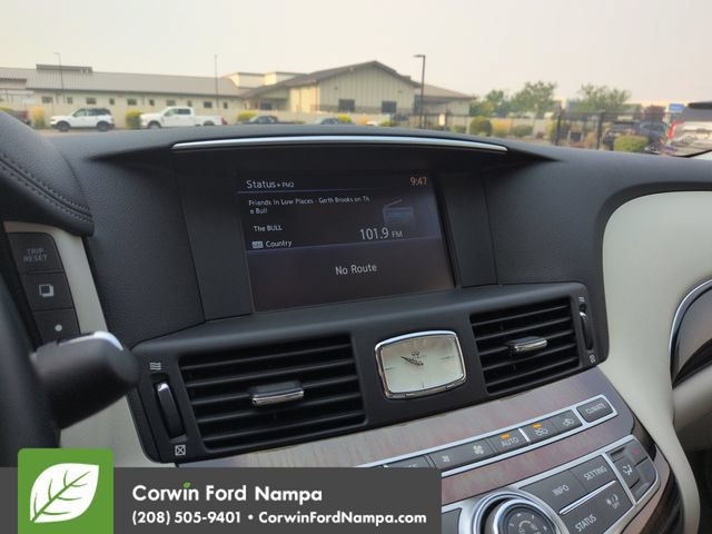 Used 2016 INFINITI Q70 3.7 w/ Deluxe Touring Package AWD/4WD image 16