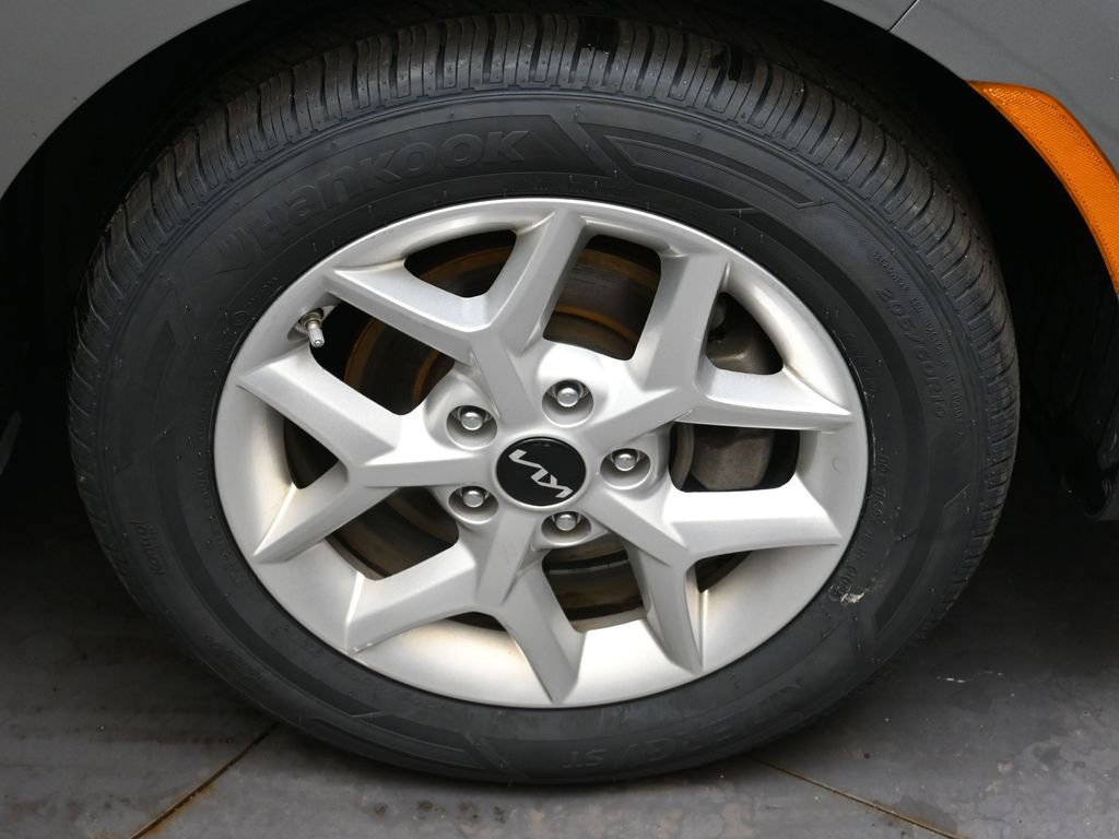 Used 2025 Kia Soul LX w/ LX Technology Package FWD image 10