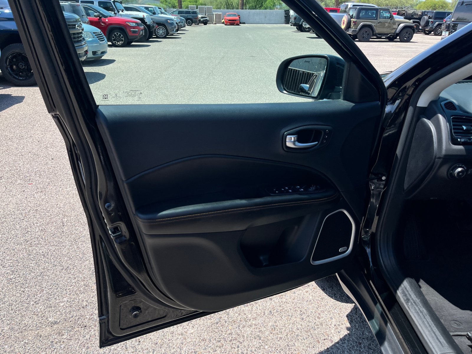 Used 2020 Jeep Compass Limited w/ Luxury Seat Group AWD/4WD image 13