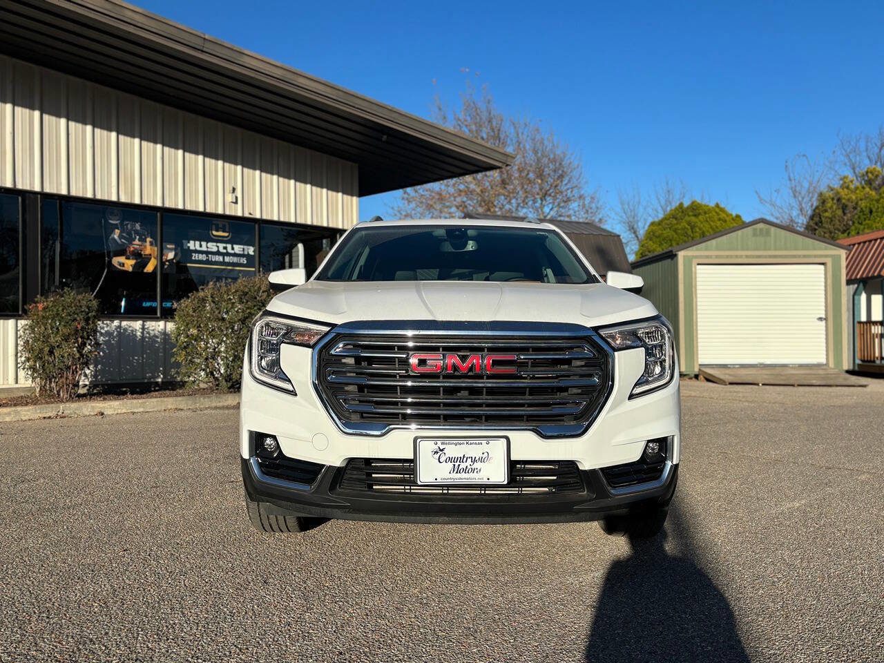 Used 2024 GMC Terrain SLT image 2