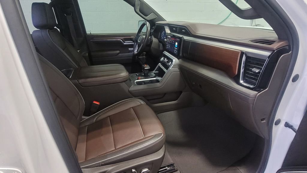 Used 2023 GMC Sierra 1500 Denali AWD/4WD image 3