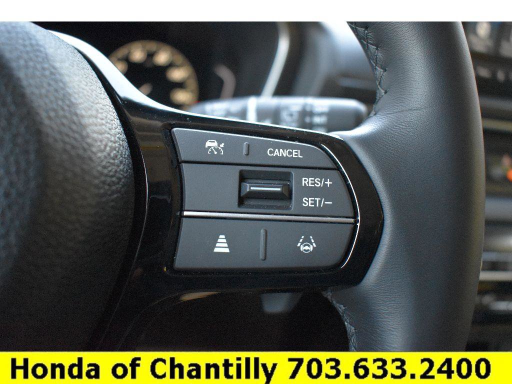 Used 2025 Honda Pilot Touring image 13