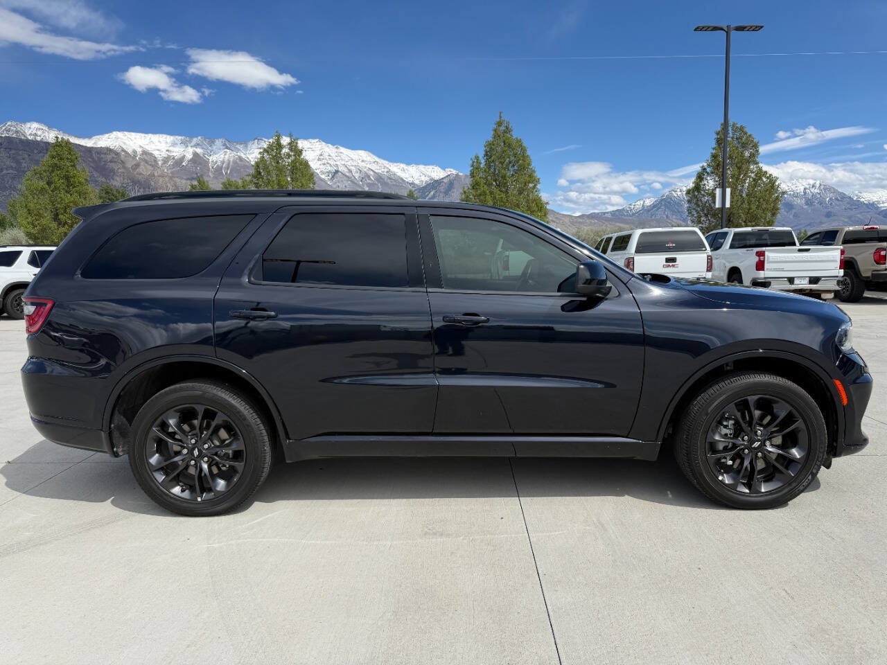Used 2025 Dodge Durango GT w/ Blacktop Package AWD/4WD image 2