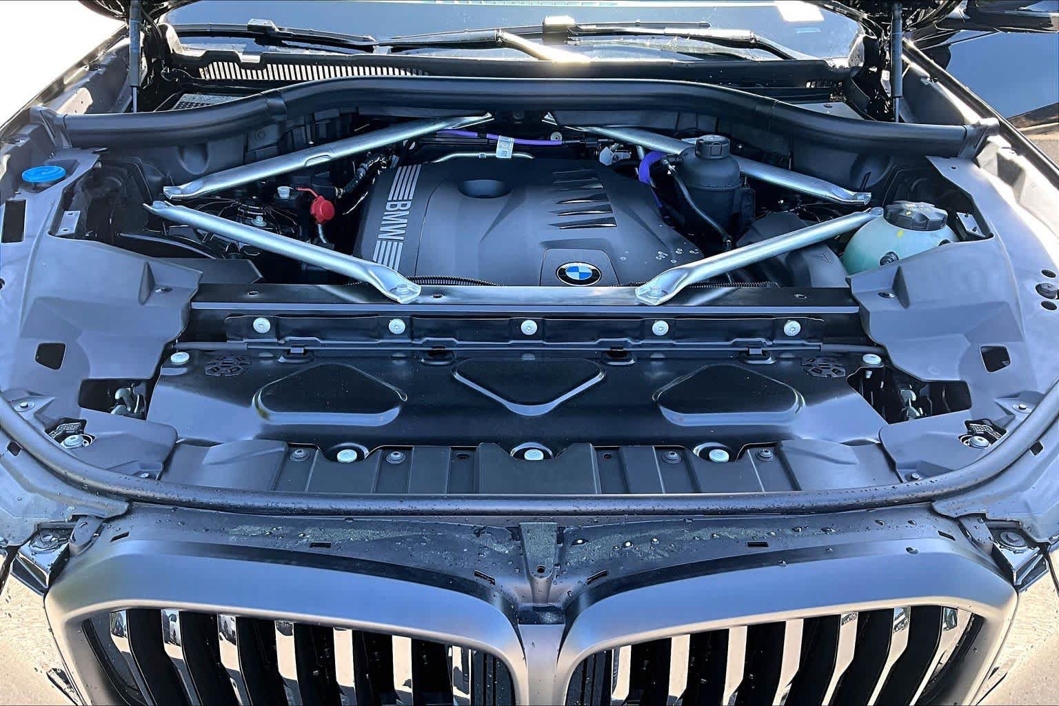 New 2026 BMW X5 xDrive40i w/ M Sport Package AWD/4WD image 16