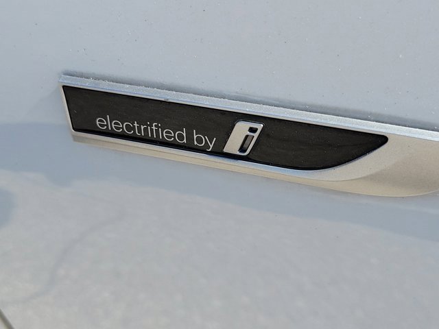 Used 2022 BMW 330e image 9