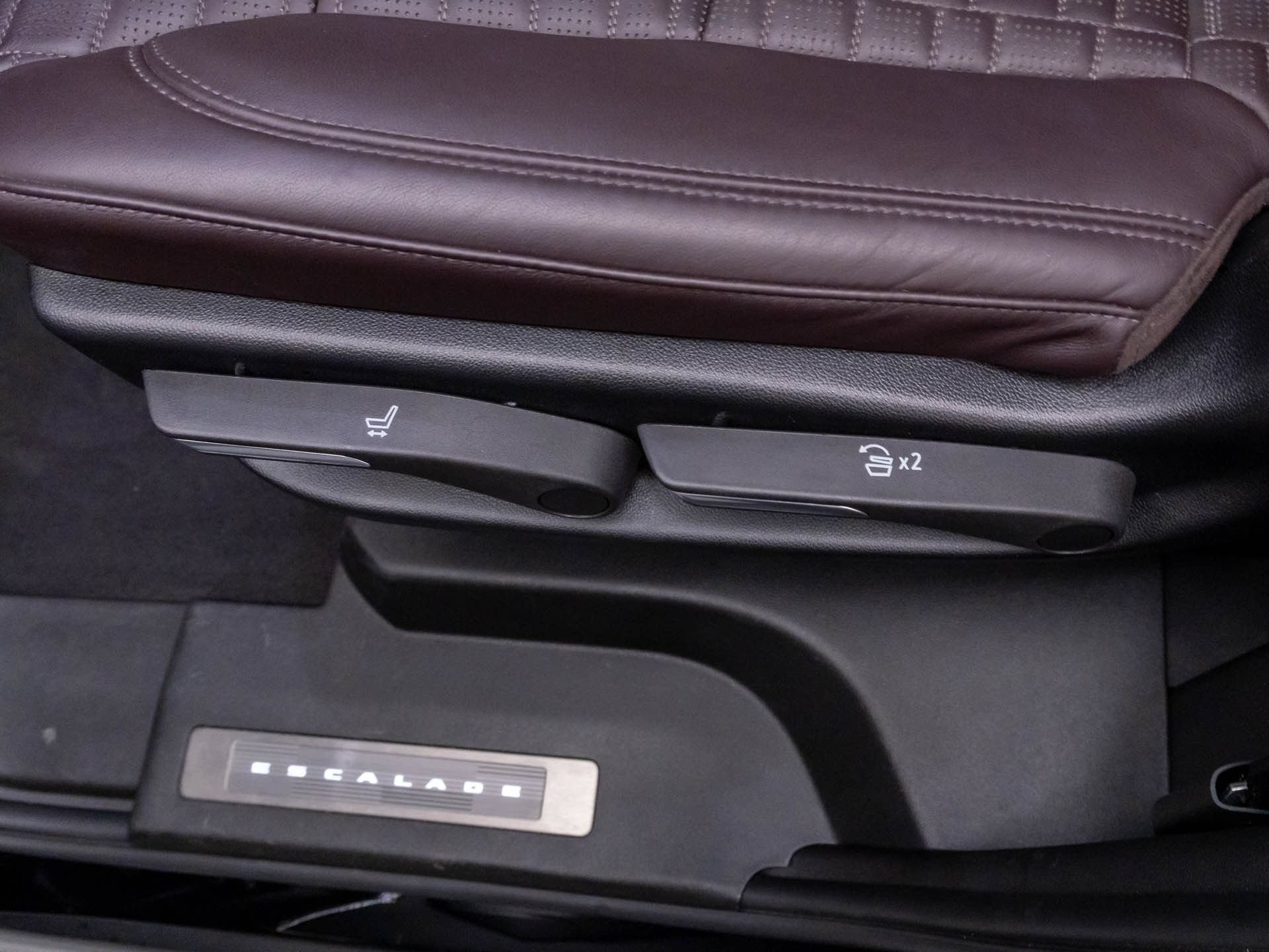 Certified 2024 Cadillac Escalade Premium Luxury Platinum w/ LPO, Floor Liner Package AWD/4WD image 22
