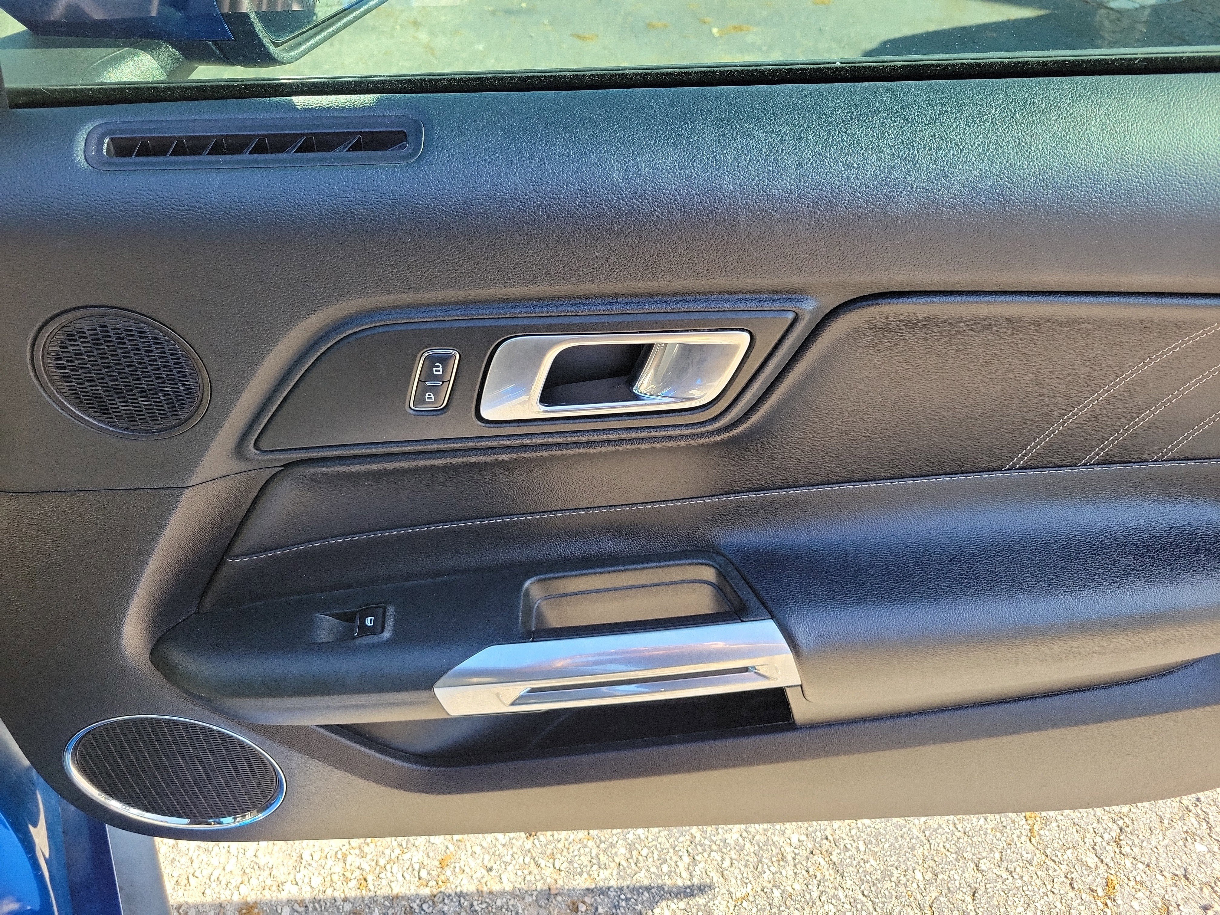 Used 2018 Ford Mustang Premium image 10