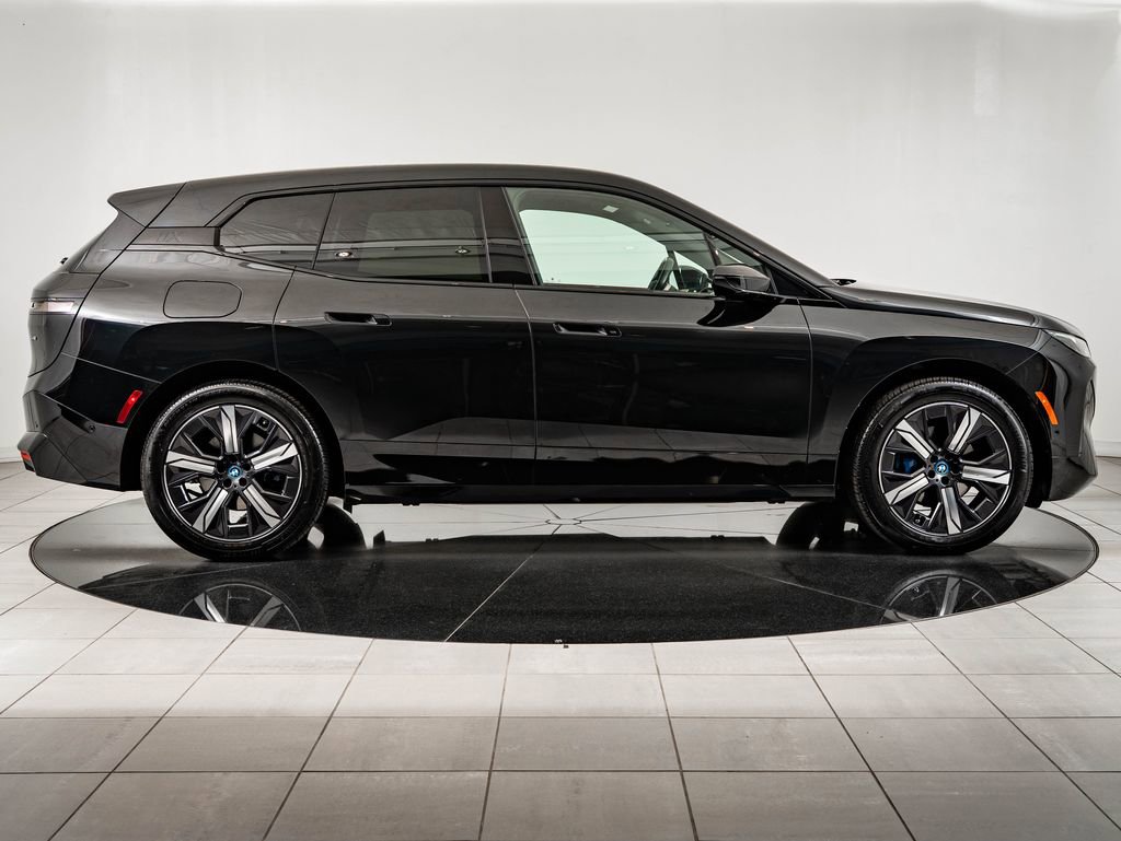Used 2023 BMW iX xDrive50 w/ Sport Package AWD/4WD image 11