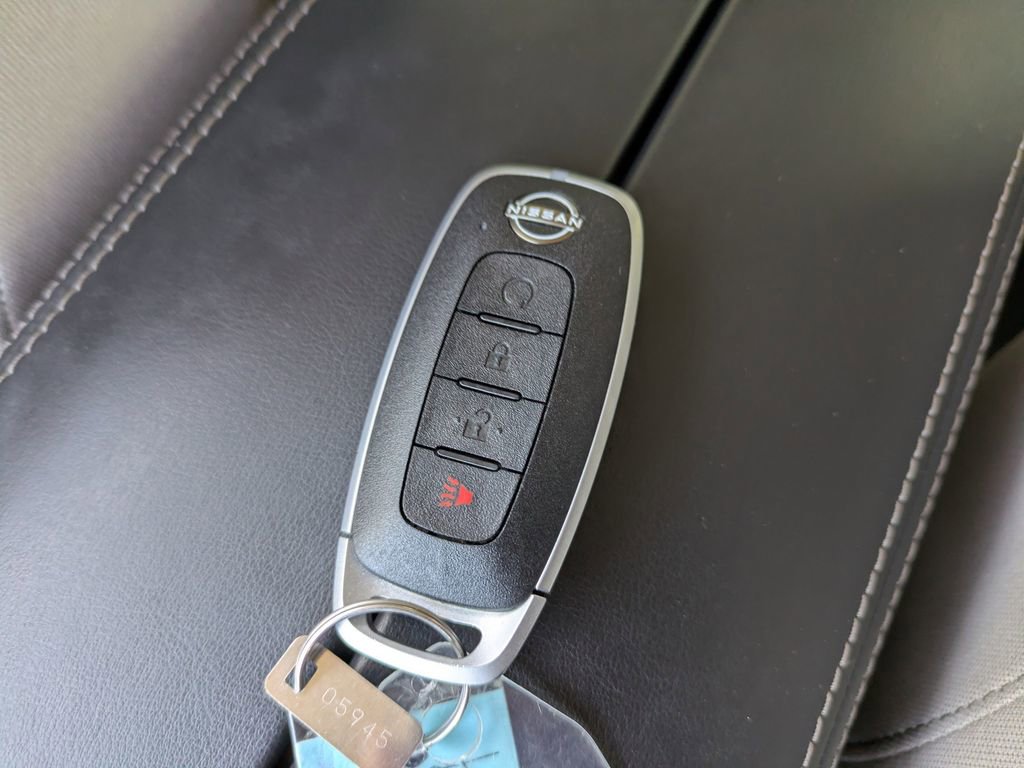 Used 2023 Nissan Rogue SV image 29