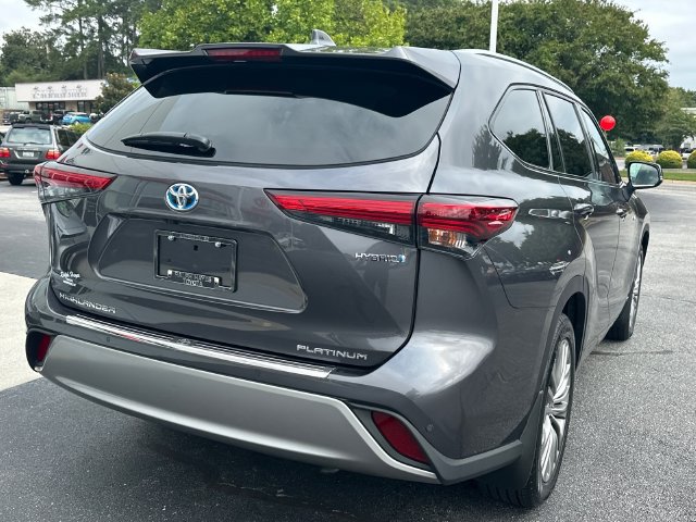 Used 2021 Toyota Highlander Platinum AWD/4WD image 3