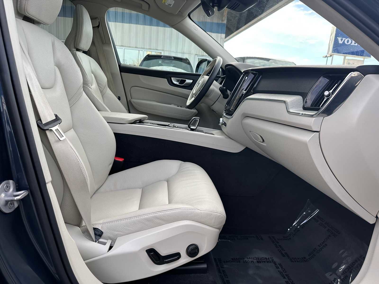 Certified 2024 Volvo XC60 T8 Plus w/ Protection Package Premier image 10