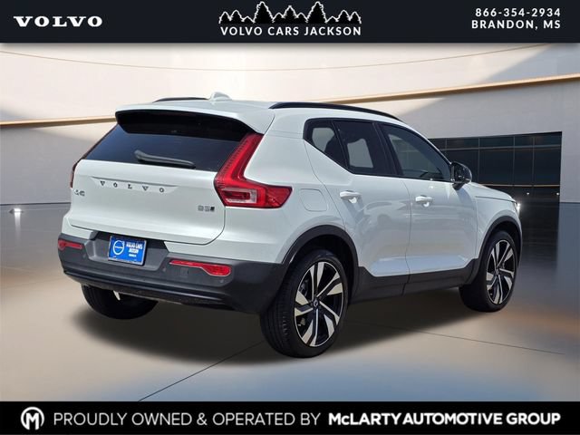 Used 2024 Volvo XC40 B5 Plus w/ Protection Package Premier AWD/4WD image 4