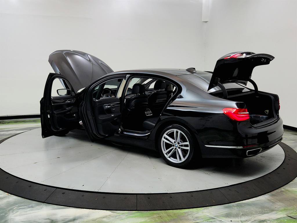 Used 2017 BMW 740i RWD image 12